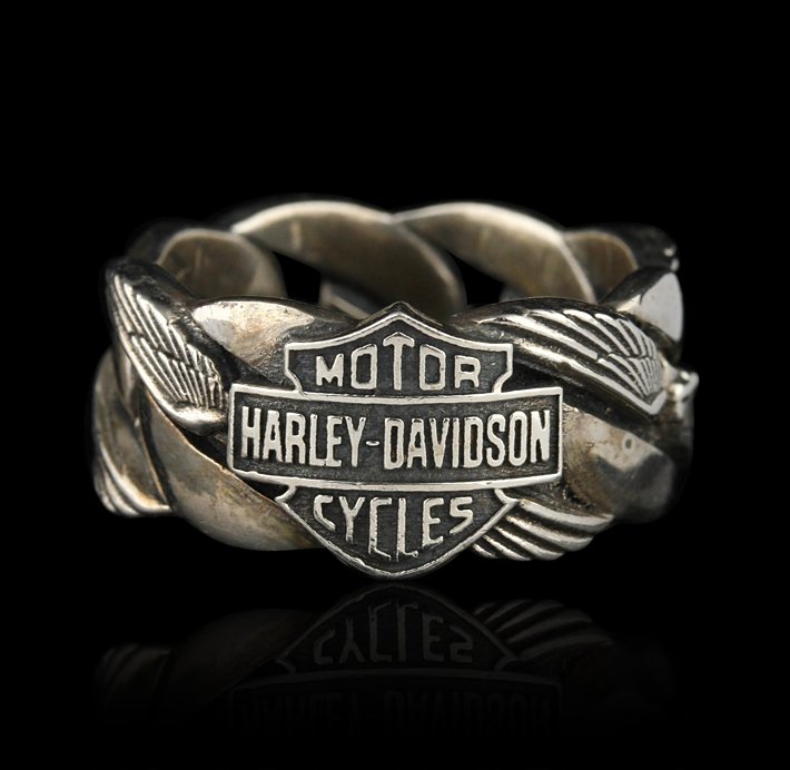 Gents Vintage Harley Davidson Sterling Silver Shield Ri: Gents Vintage Harley Davidson Sterling Silver Shield Ring ED1376. Good Condition! HG94JK. One vintage Harley Davidson sterling silver mens Shield ring. Approximate ring size 11. Valued between $100 - 