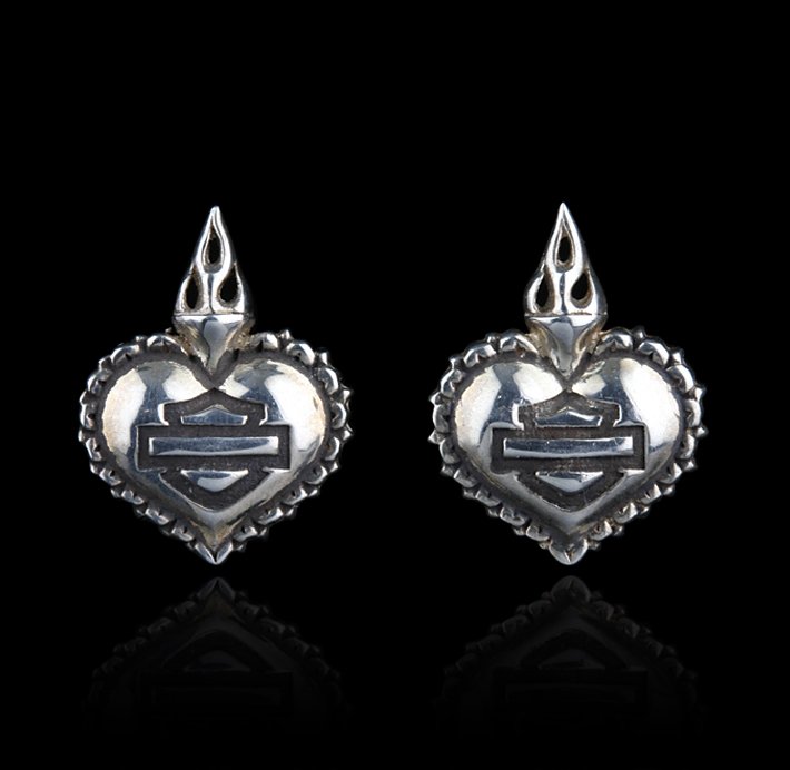 Vintage Harley Davidson Sterling Silver Shield and Hear: Vintage Harley Davidson Sterling Silver Shield and Heart Earrings ED1367. Good Condition! YF92ZZ. One pair of vintage Harley Davidson sterling silver Shield and Heart earrings. Stamped on the back HD"
