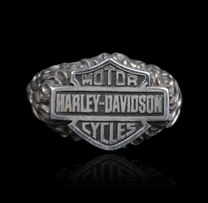 Gents Vintage Harley Davidson Sterling Silver Shield an: Gents Vintage Harley Davidson Sterling Silver Shield and Flames Ring ED1366. Good Condition! FX97IH. One vintage Harley Davidson sterling silver Shield and Flames mens ring. Approximate ring size 12. 