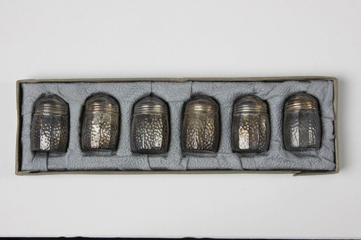 Antique Sterling Silver Individual Salt and Pepper Shak: Antique Sterling Silver Individual Salt and Pepper Shakers ED1345. Good Condition! WR95KV. One antique sterling silver individual salt and pepper shaker set by SCS Co in original box. Hammered arts an