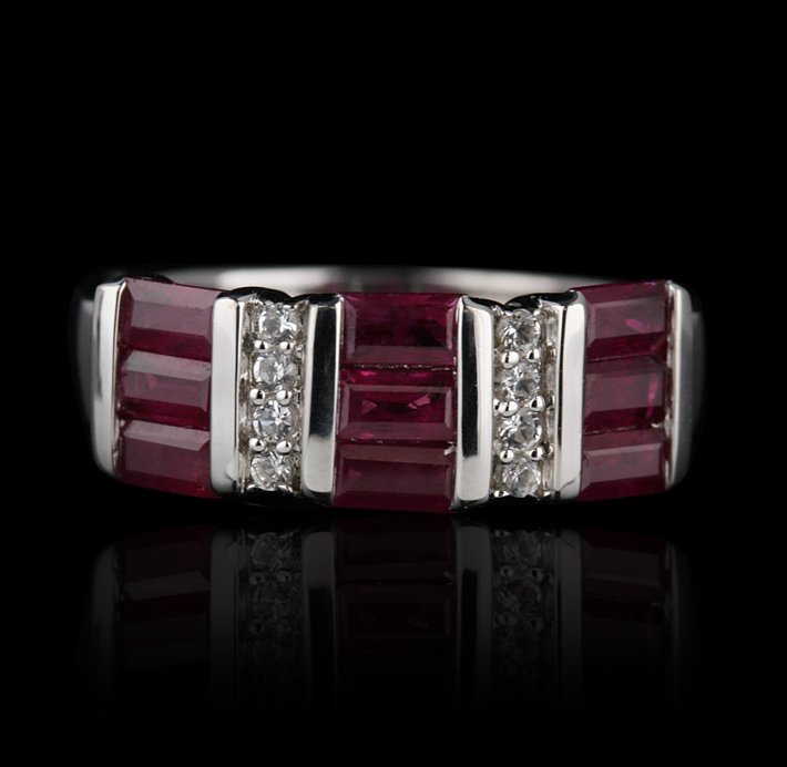 SILVER 1.50ctw Ruby and White Sapphire Ring FJM2173: SILVER 1.50ctw Ruby and White Sapphire Ring FJM2173. Excellent Condition! WF95YJ. One ring featuring: 3.00gm of sterling silver, (9) rubies with a total weight of 1.50cts and (6) white sapphires with 