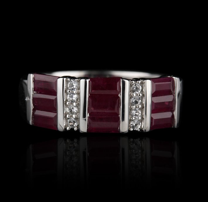SILVER 1.50ctw Ruby and White Sapphire Ring FJM2171: SILVER 1.50ctw Ruby and White Sapphire Ring FJM2171. Excellent Condition! GT95EZ. One ring featuring: 3.00gm of sterling silver, (9) rubies with a total weight of 1.50cts and (6) white sapphires with 