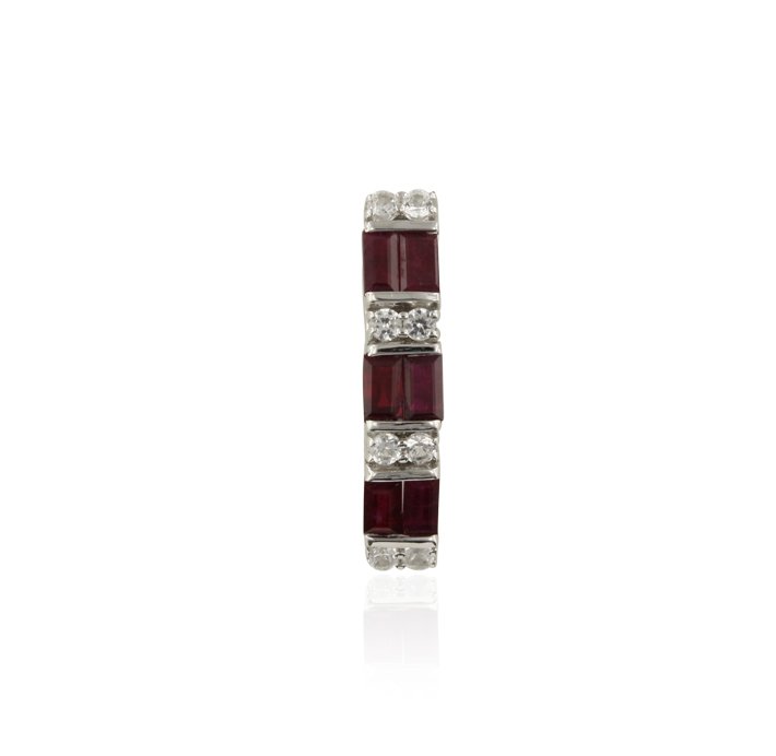 SILVER 0.90ctw Ruby and White Sapphire Pendant SLV79: SILVER 0.90ctw Ruby and White Sapphire Pendant SLV79. Excellent Condition! RY92OU. One pendant featuring: 1.80gm of sterling silver, rubies with a total weight of 0.90cts and white sapphires. Thank yo