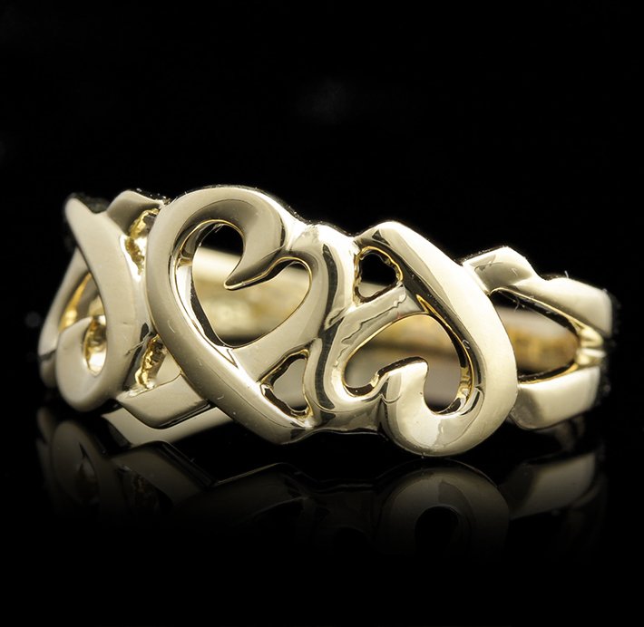 Tiffany & Co. Loving Heart 18KT Yellow Gold Ring GB1042: Tiffany & Co. Loving Heart 18KT Yellow Gold Ring GB1042. Great Condition! FW932XK. One Tiffany & Co. Paloma Picasso Loving Heart ring featuring: 3.9gm of 18KT yellow gold. Stamped TIFFANY & CO. 750" a