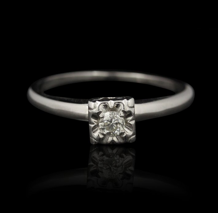 14KT White Gold 0.10ct Diamond Solitaire Ring GB1075: 14KT White Gold 0.10ct Diamond Solitaire Ring GB1075. Great Condition! UL991JQ. One ring featuring: 2.3gm of 14KT white gold and (1) diamond with a total weight of 0.10cts. Thank you for viewing this 