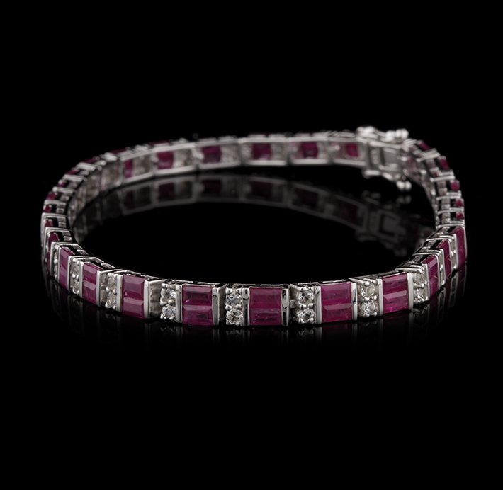 SILVER 9.00ctw Ruby and White Sapphire Bracelet SLV54: SILVER 9.00ctw Ruby and White Sapphire Bracelet SLV54. Excellent Condition! WG951IS. One bracelet featuring: 8.50gm of sterling silver, rubies with a total weight of 9.00cts and white sapphires. Thank