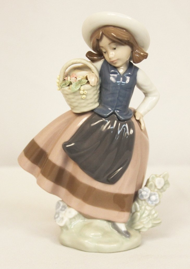 Lladro #5221 Sweet Scent Retired 2005 RARE ED1200: Lladro #5221 Sweet Scent Retired 2005 RARE ED1200. Great Condition! YS15BL. This Lladro art figurine depicts another in a series of little girls holding flowers sculpted by Jose Puche. She wears a fab
