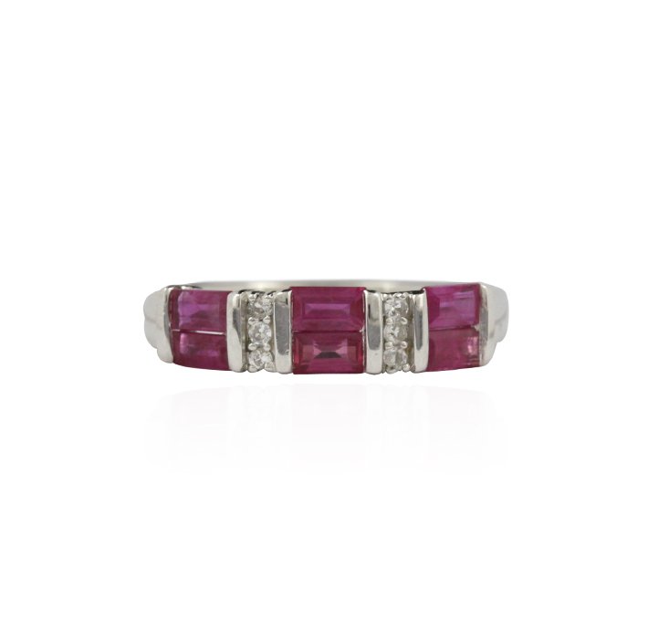 SILVER 0.85ctw Ruby and White Sapphire Ring SLV118: SILVER 0.85ctw Ruby and White Sapphire Ring SLV118. Excellent Condition! NS92YX. One ring featuring: 2.70gm of sterling silver, (6) rubys with a total weight of 0.85ctw and white sapphires. Thank you 