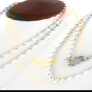 Vintage Long 31" Pearl Strand Necklace w/ 14K Gold 1.5 ctw Pave Diamond Ball Cla: A vintage strand necklace with 14k yellow gold clasp, featuring 102 round shape cultured pearls (6.5mm to 7mm each), and numerous of round brilliant cut natural diamonds (G/H - VS1/VS2 ; 1.50ctw). 31