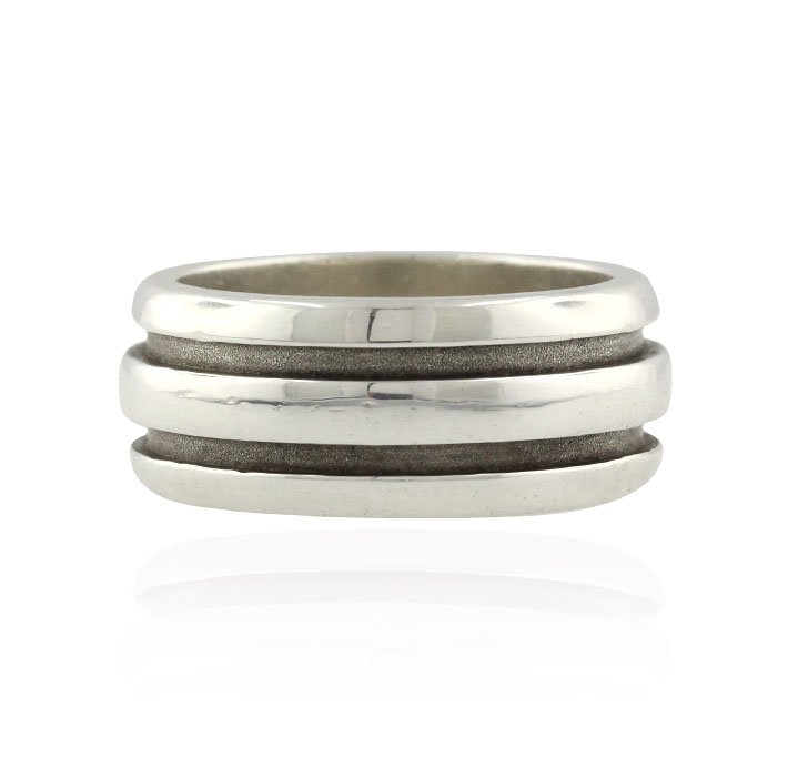 Tiffany & Co. Sterling Silver "Atlas" Ring GD436: Tiffany & Co. Sterling Silver Atlas" Ring GD436. Great Condition! TO94LV. One Tiffany and Co. "Atlas" ring featuring: 11.4 grams of sterling silver. Thank you for viewing this lot! We are always addin