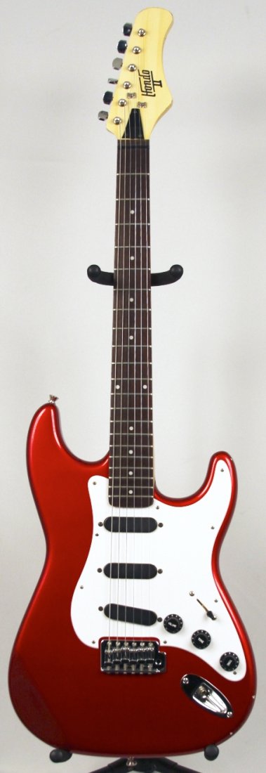 Hondo & Hondo II Stratocaster Classic in Candy Red DGUI: Hondo & Hondo II Stratocaster Classic in Candy Red DGUI107. Great Condition! NV931MN. Hondo & Hondo II was known for good quality guitars made in Japan back through thr 70's 80's and early 90's. This 