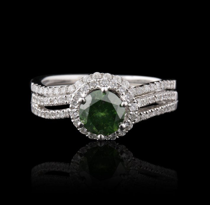 18KT White Gold 0.80ct Green Diamond & White Diamond We: 18KT White Gold 0.80ct Green Diamond & White Diamond Wedding Ring FJM2545. Great Condition! YR468KC. One ring featuring: 4.92gm of 18KT white gold, (1) green diamond with a total weight of 0.80ct and