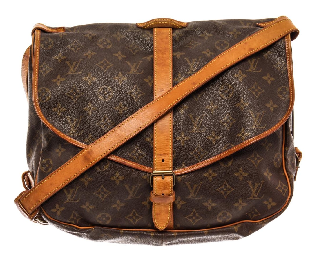 Louis Vuitton Brown Monogram Canvas Saumur 35cm Shoulder Bag: Louis Vuitton Brown Monogram Canvas Saumur 35cm Shoulder Bag. All available information is listed in the description and shown in the photos. Louis Vuitton Brown Monogram Canvas Saumur 35cm Shoulder B