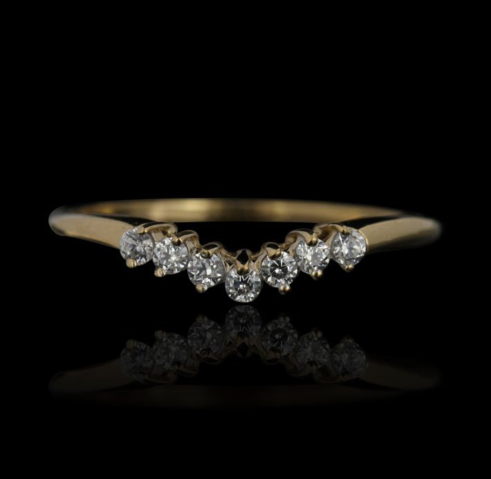 14KT Yellow Gold 0.14ctw Diamond Wedding Band GB480: 14KT Yellow Gold 0.14ctw Diamond Wedding Band GB480. Good Condition! VE961WV. One ring featuring: 1.1 Grams of 14KT Yellow Gold and 0.14ctw of Prong Set Round Diamonds. Thank you for viewing this lot!