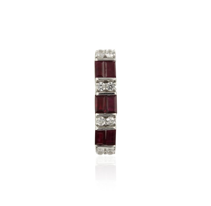 SILVER 0.90ctw Ruby and White Sapphire Pendant SLV77: SILVER 0.90ctw Ruby and White Sapphire Pendant SLV77. Excellent Condition! YJ92CZ. One pendant featuring: 1.80gm of sterling silver, rubies with a total weight of 0.90cts and white sapphires.