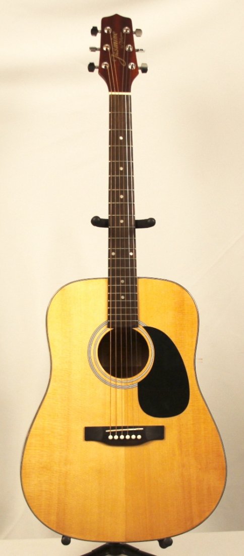 Takamine Jasmine S33 Guitar MGUI12: Takamine Jasmine S33 Guitar MGUI12. Like New Condition! LK69CP. This is the right starter guitar with the best features and sound. Takamine's Jasmine eries has a spruce top, lacewood back and sides an