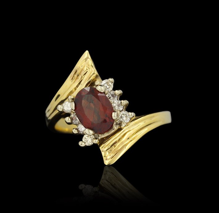 14KT Yellow Gold 0.80ct Garnet & Diamond Ring GB1411: 14KT Yellow Gold 0.80ct Garnet & Diamond Ring GB1411. Great Condition! US932OM. One ring featuring: 3.9 grams of 14KT yellow gold, (1) Garnet with a total weight of 0.80ct and diamonds with a total we