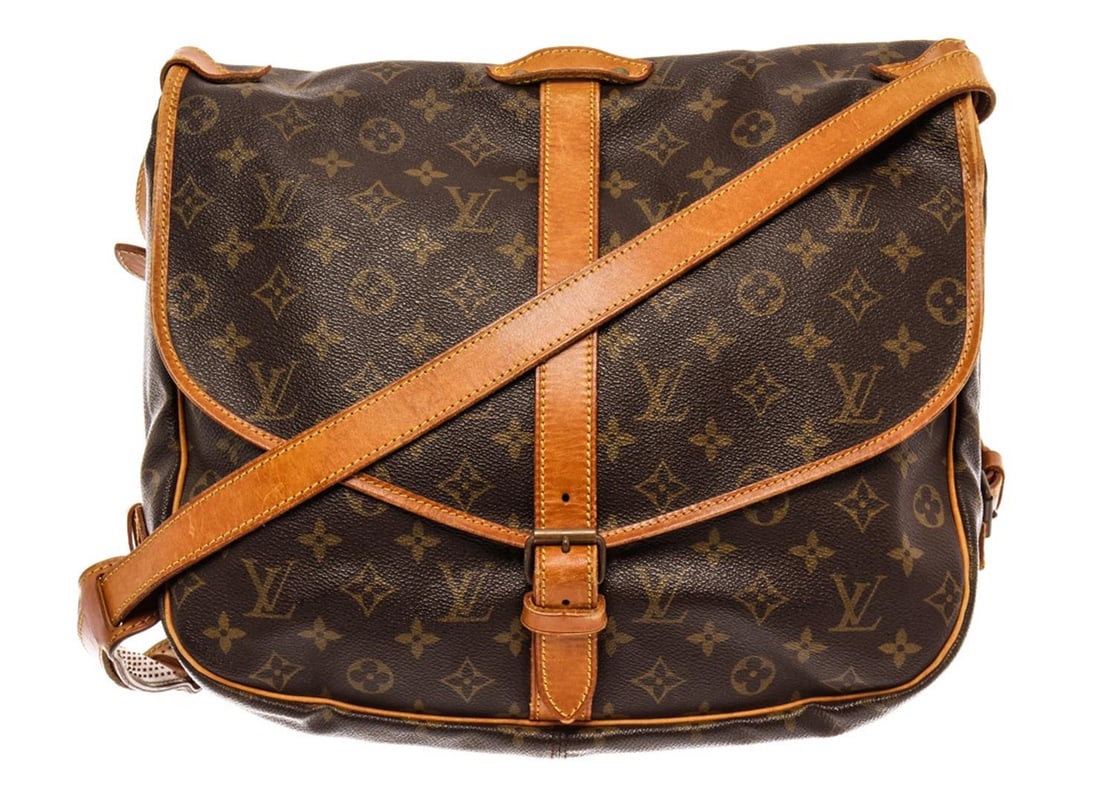 Louis Vuitton Brown Monogram Canvas Saumur 35 Messenger Bag: Louis Vuitton Brown Monogram Canvas Saumur 35 Messenger Bag. All available information is listed in the description and shown in the photos. Louis Vuitton Brown Monogram Canvas Saumur 35 Messenger Bag