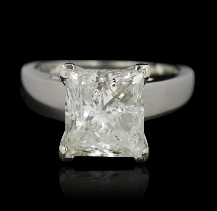 Platinum 4.70ct I-1/J Diamond Ring GB1452: Platinum 4.70ct I-1/J Diamond Ring GB1452.Good condition! QT9997RE. One electronically tested platinum ladies cast & assembled diamond solitaire ring with a bright polish finish. Condition is good. Th