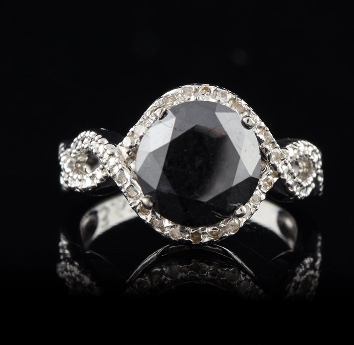 14KT White Gold 3.48ct Black & White Diamond Ring FRD89: 14KT White Gold 3.48ct Black & White Diamond Ring FRD89. Great Condition! WD116YI. One electronically tested 14KT white gold ladies cast black and white diamond ring with a bright polish finish. Condi