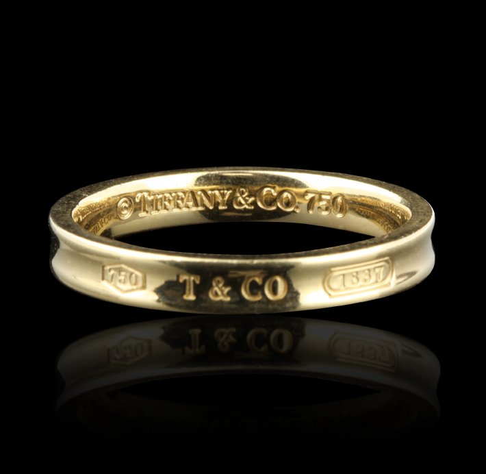 Tiffany & Co. 18KT Yellow Gold Band Ring GB916: Tiffany & Co. 18KT Yellow Gold Band Ring GB916. Good Condition! JZ949DK. One ring featuring: 8.0 grams of 18KT yeallow gold. Thank you for viewing this lot! We are always adding new inventory and new 
