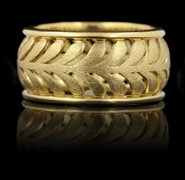 Tiffany & Co. Villa Paloma Palm 18KT Yellow Gold Ring G: Tiffany & Co. Villa Paloma Palm 18KT Yellow Gold Ring GB959. Good Condition! OY904XX. One ring featuring: 4.0 grams of 18KT yellow gold. Thank you for viewing this lot! We are always adding new invent