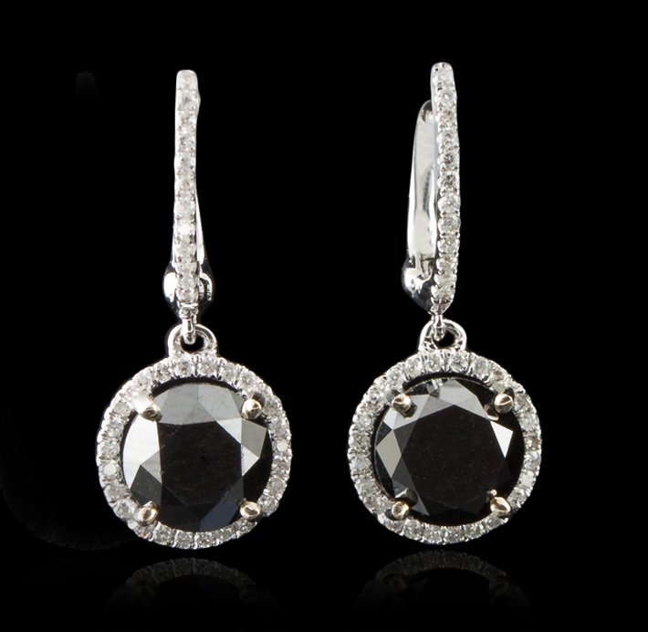 18KT White Gold 4.02ctw Black and White Diamond Earring: 18KT White Gold 4.02ctw Black and White Diamond Earrings RM937. Great Condition! KD988KN. One pair electronically tested 18KT white gold ladies cast & assembled black and white diamond dangle earrings