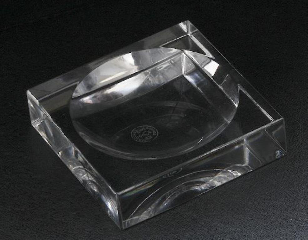 Tiffany Baccarat Crystal Ashtray ED116: Tiffany Baccarat Crystal Ashtray ED116 - Tiffany Baccarat Crystal Ashtray ED116 Excellent Vintage Condition! LU851DZ. Small Tiffany ashtray made of genuine Baccarat Crystal. Baccarat France logo is ma