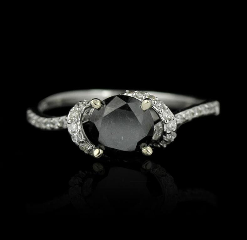 18KT White Gold 1.42ct Black & White Diamond Ring: 18KT White Gold 1.42ct Black & White Diamond Ring RM1008. Great Condition! SE405LQ. One lady's polish, stamped and electronically tested solid 18k white gold ring mounted with: 1 Genuine Round Black D