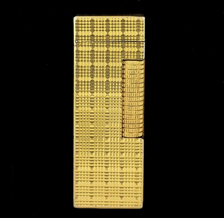 Gold Plated GF Dunhill Lighter GB1929: Gold Plated GF Dunhill Lighter GB1929. Good Condition! DC152JZ. One lighter featuring: a total weight of 74.7 grams.