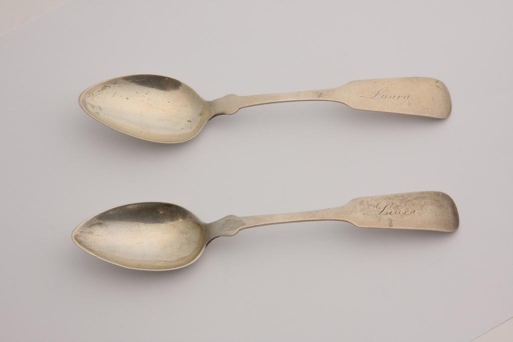 Antique New York "Fiddle" Coin Silver Spoon Set ED1409: Antique New York "Fiddle" Coin Silver Spoon Set ED1409. Excellent Condition! SU251GK. One set of two New York "Fiddle" coin silver spoons. The set features: monogram "Laura", hallmarked A.D. Wilcox Tr
