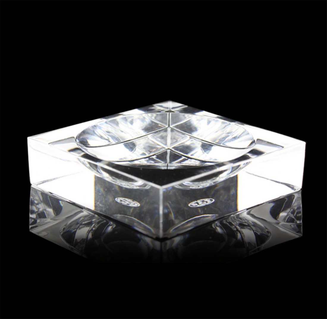 Tiffany Baccarat Crystal Ashtray ED139: Tiffany Baccarat Crystal Ashtray ED139 Excellent Vintage Condition! NG351GQ. Small Tiffany ashtray made of genuine Baccarat Crystal. Baccarat France logo is marked on the bottom. Ashtray measures 2 3/
