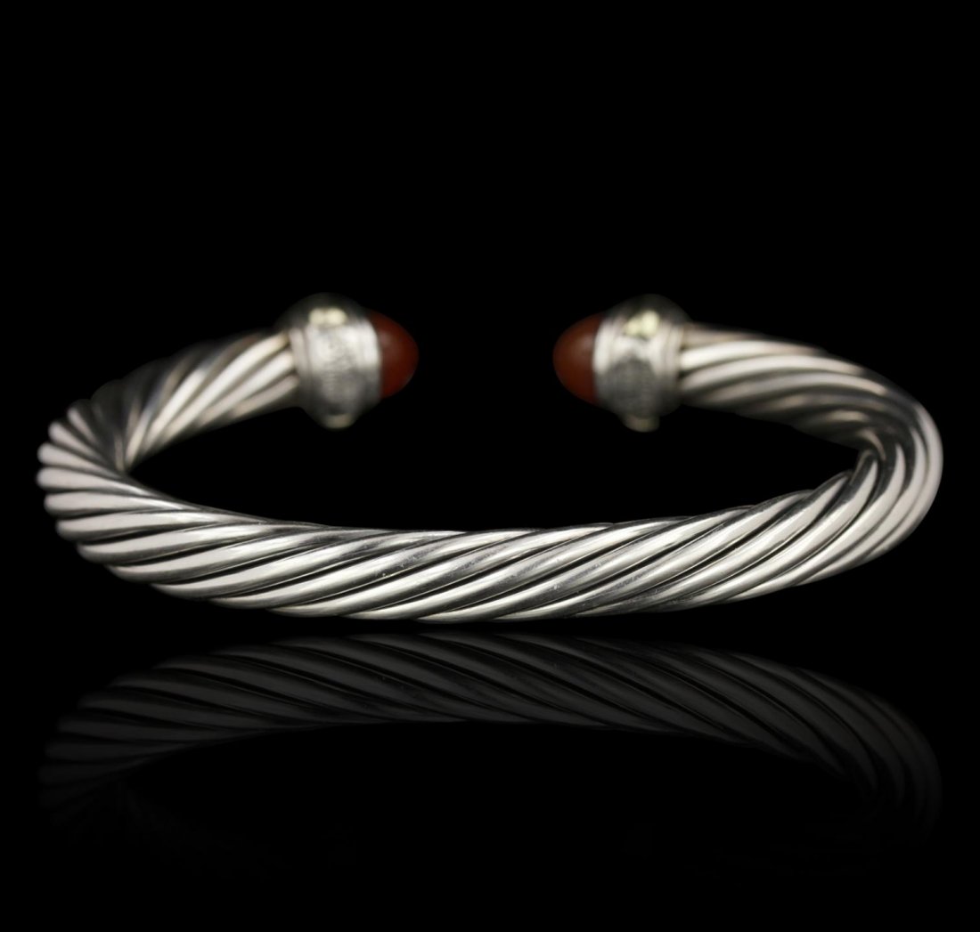 David Yurman Two-Tone Coral Cable Buckle Bracelet: David Yurman Two-Tone Coral Cable Buckle Bracelet GB4564. Good Condition! EN805BN. One Bracelet featuring: 41.60 grams of silver and 18KT yellow gold.