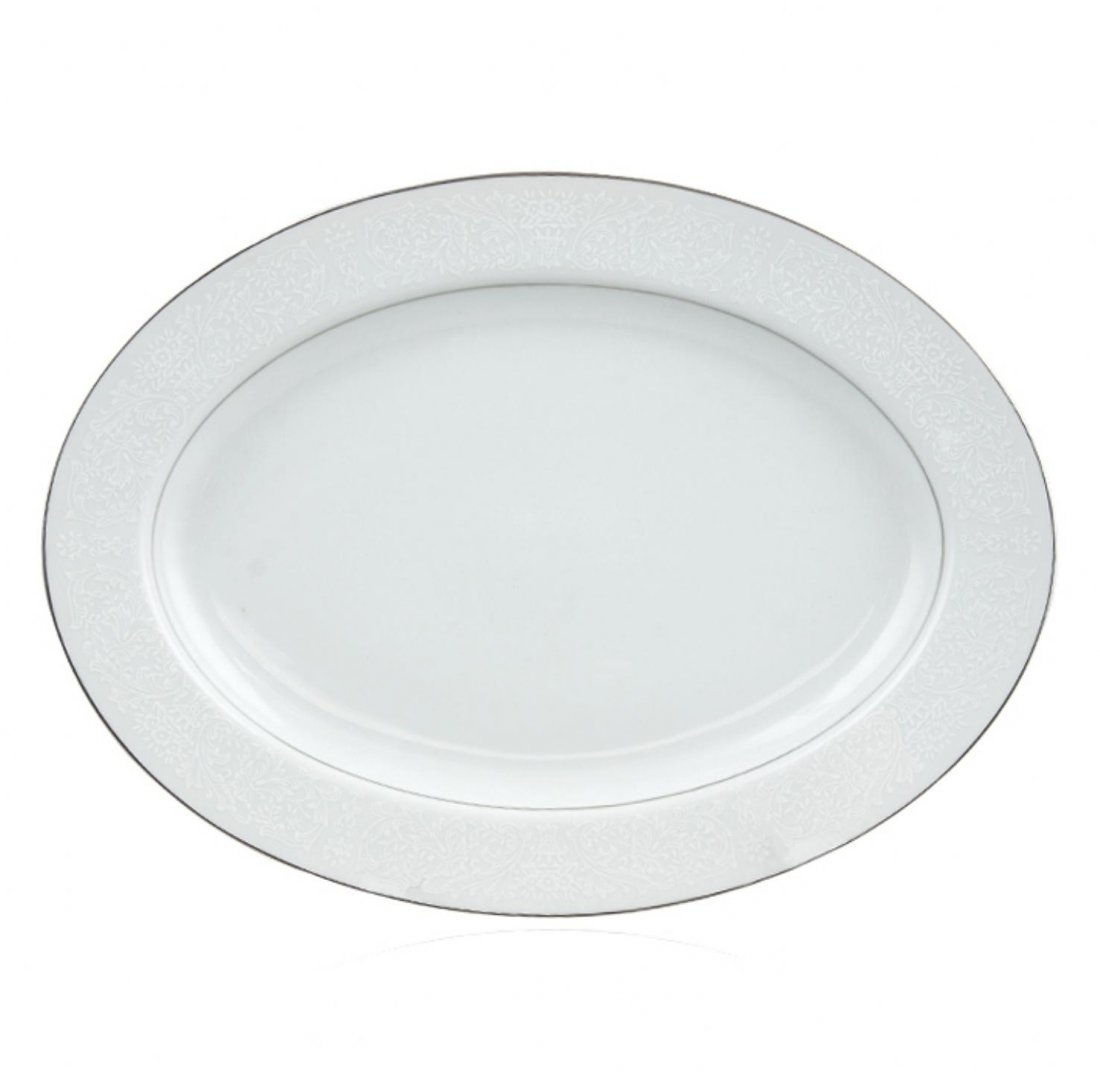 International Silver Wakefield Large Oval Platter: International Silver Wakefield Large Oval Platter ED1511. Good Condition. VT301MH. One Wakefield platter featuring: serving platter in the wakefield pattern and measures 14.25" x 10.5".