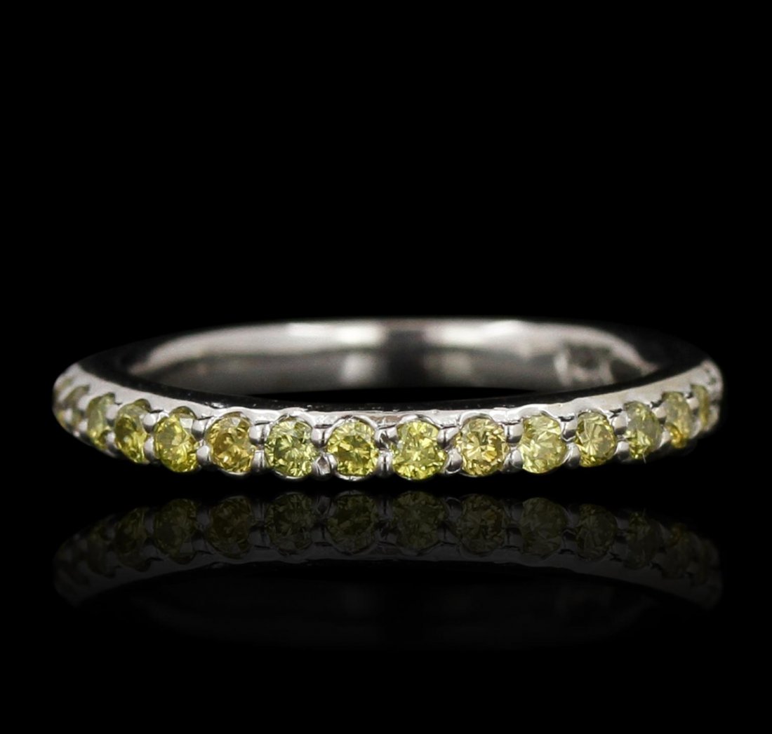14KT White Gold 0.33ctw Yellow Diamond Ring GB4483: 14KT White Gold 0.33ctw Yellow Diamond Ring GB4483. Good Condition! MF204FU. One ring featuring: 2.30 grams of 14KT white gold and 0.33ctw of yellow diamonds.