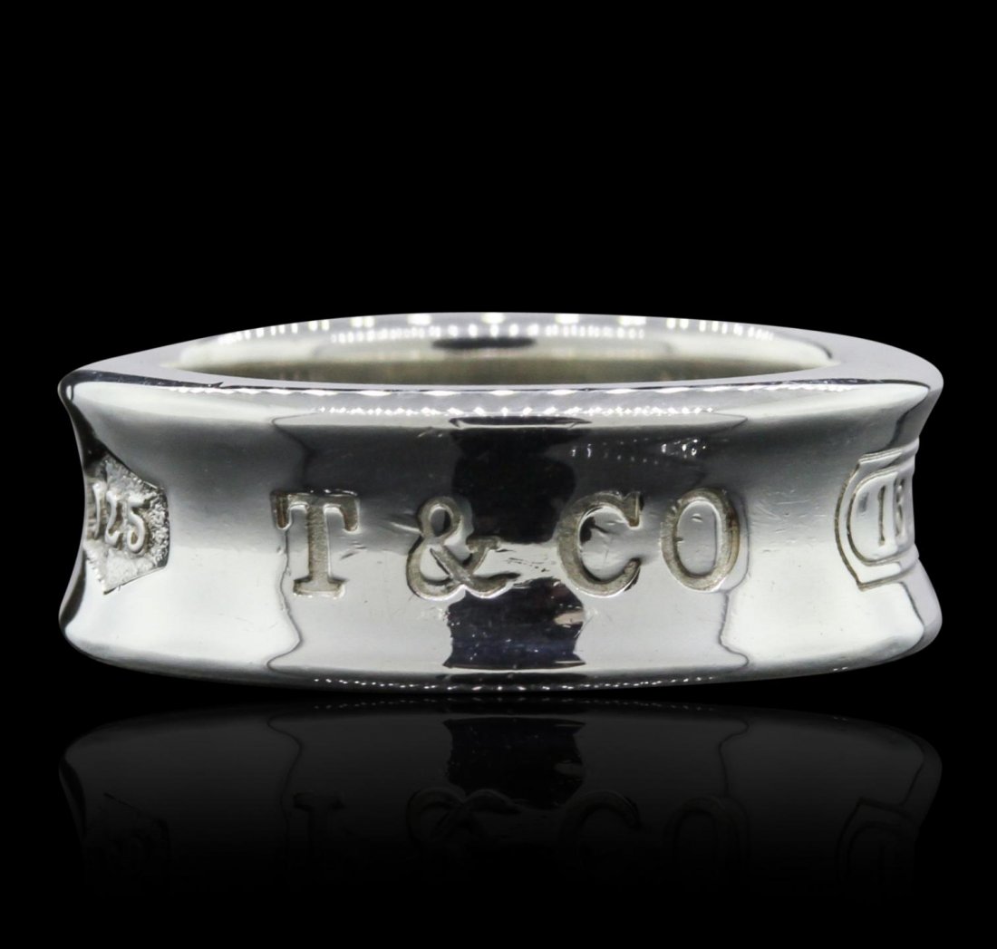 Tiffany & Co. Sterling Silver Ring GB5387: Tiffany & Co. Sterling Silver Ring GB5387. Good Condition! YD601TN. One band featuring: 6.9 grams of Sterling Silver.