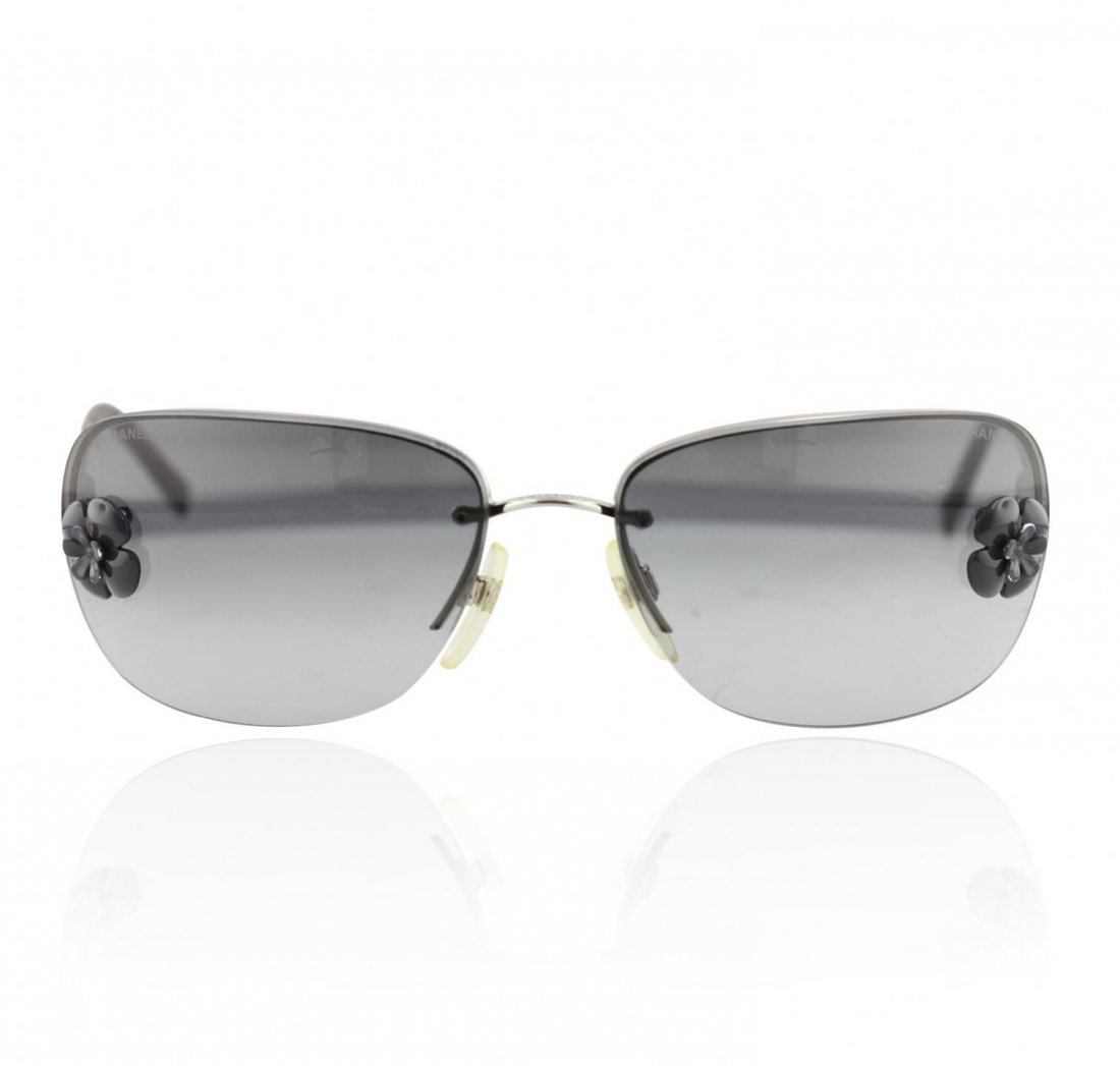 Chanel Sunglasses GB3097: Chanel Sunglasses GB3097. Good Condition. AX153MA. One pair of chanel sunglasses.