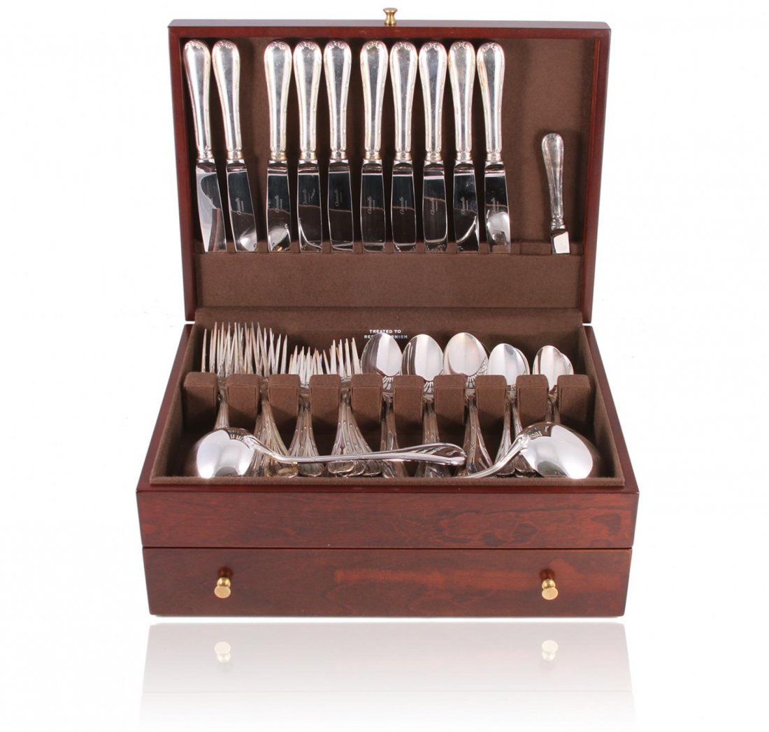 Christofle Modern Rubans 10 place settings - 60 piece: Christofle Modern Rubans 10 place settings - 60 piece set JRM188. Good Condition. EY1004UU. Beautiful set with brilliant luster. The set consists of 10 - Forks; 10 - Knives; 10 - Place/Oval Soup Spoon