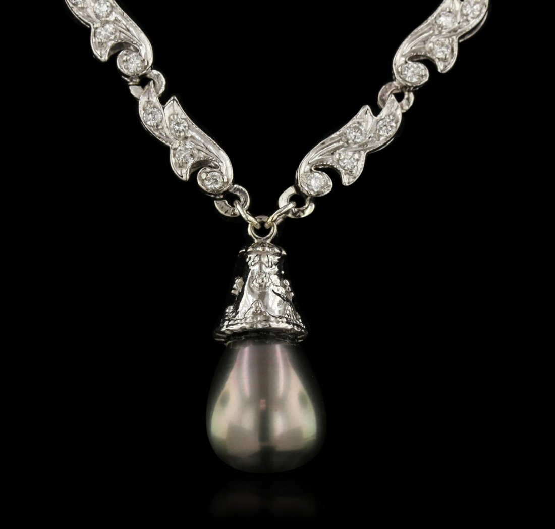 14KT White Gold 2.82ct Diamond Necklace A7509: 14KT White Gold 2.82ct Diamond Necklace A7509. Good Condition! WP3052CH. One electronically tested 14KT White Gold ladies cast & assembled Tahitian cultured pearl and diamond necklace. Condition is Go