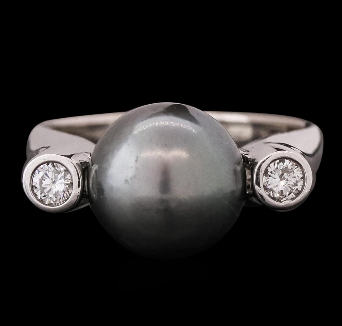 14KT White Gold Pearl and Diamond Ring: One electronically tested 14KT white gold ladies combination cast & assembled ring with a bright polish finish. Identified with markings of "14K". Condition is very good. Containing: One Tahitian pear
