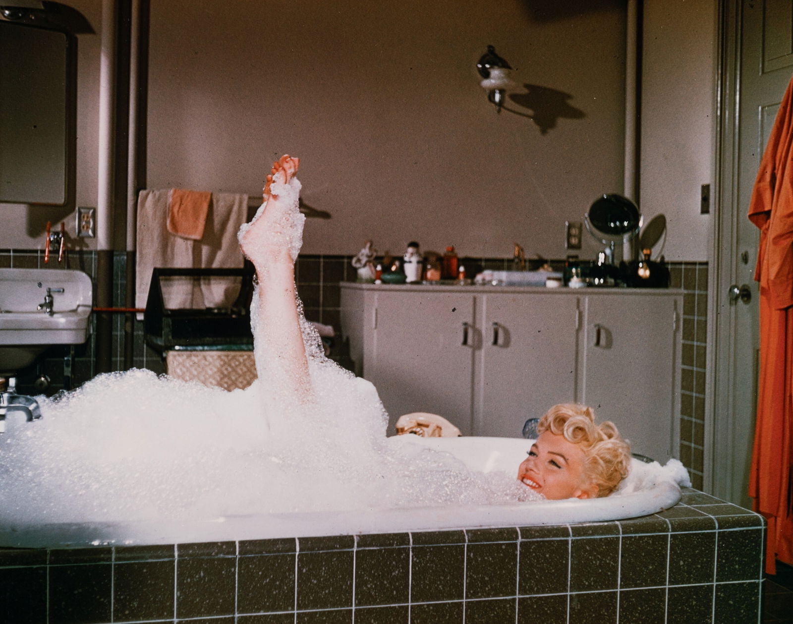 SAM SHAW MARILYN MONROE PRINT: Sam Shaw Marilyn Monroe print mounted to board measuring at 11x14 inches.