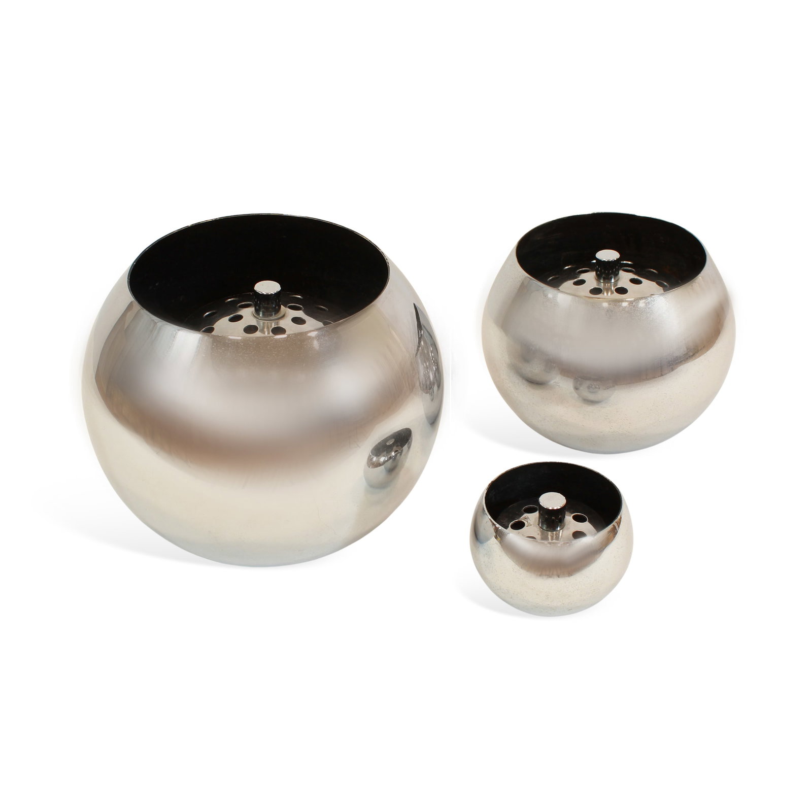 Goffredo Reggiani Italy, 70s size max. 15x13 cm.: set of three spherical steel ashtrays