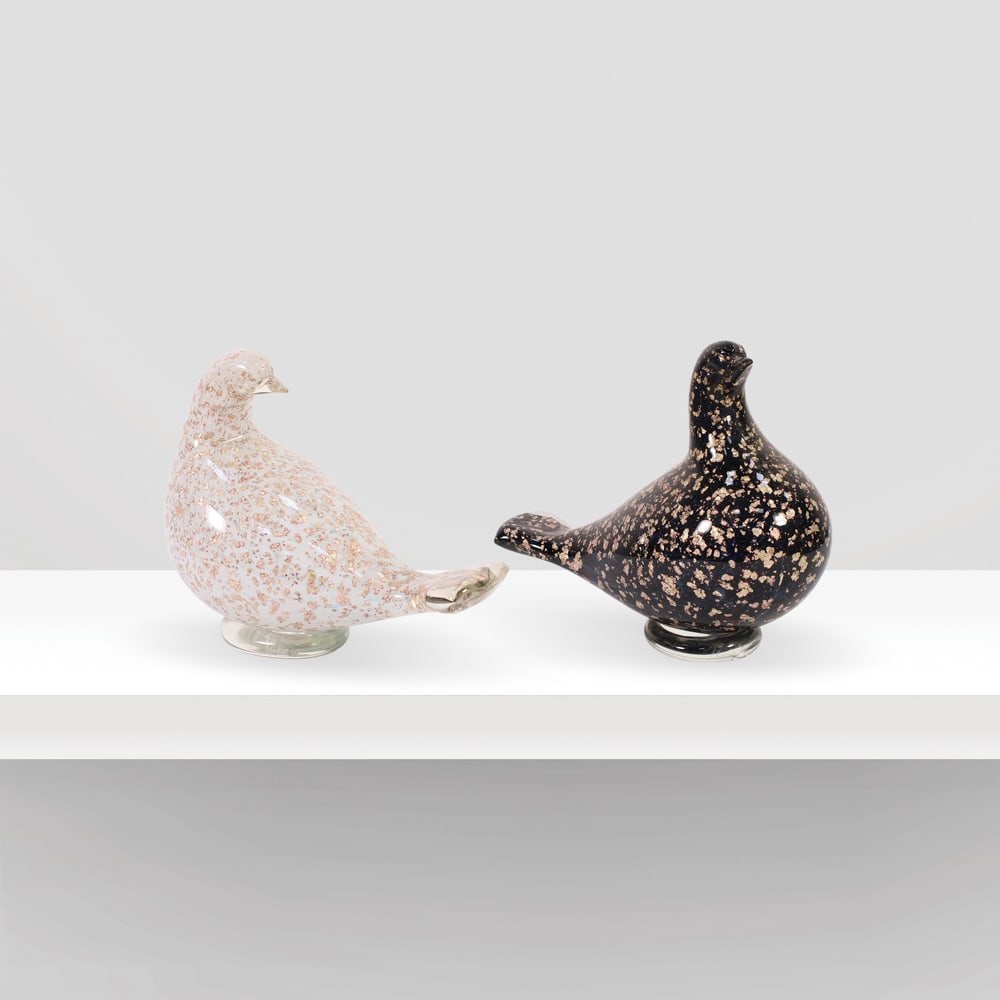 Fratelli Toso, attributed to Italy, 1950s 20x24x12 cm: pair of blown coloured glass and gold leaf sculptures depicting two doves.