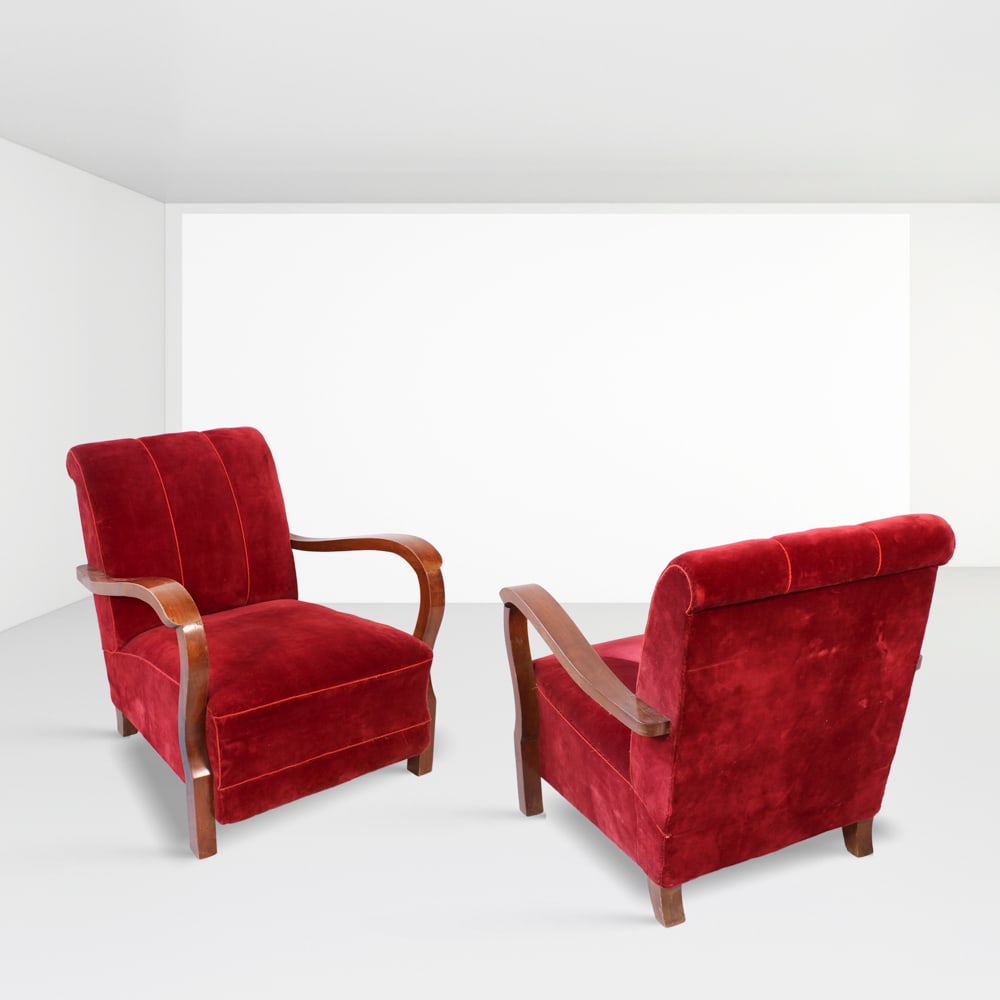 Italian manufacture 1940s 80x70x68 cm: pair of wooden armchairs with red velvet upholstery, slight defects.