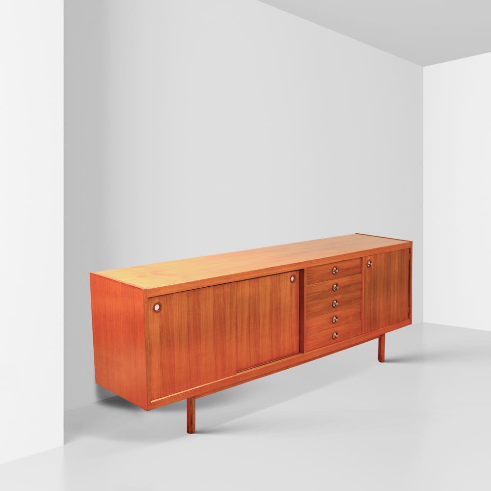George Coslin prod. 3V Arredamenti 1960s 80x208x45 cm: teak wood sideboard with brass inserts.
