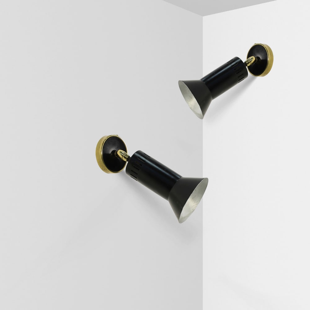 Tito Agnoli prod. Oluce, attributed Italy, 1970s h. 20cm: pair of spotlights mod. 1127 in lacquered metal and brass.