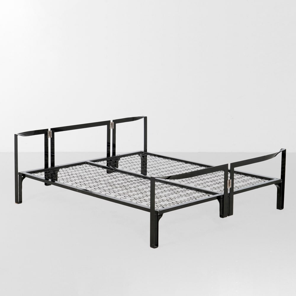 Afra & Tobia Scarpa, prod. Gavina Italy, 1960s 60x180x204 cm: Bed mod. Vanessa, painted metal with chromed metal joints.Bibliography:Virgilio Vercelloni, L?avventura del design: Gavina, Jaca Book, Milan, 1987, fig. 37; Giuliana Gramigna, Repertorio del design it