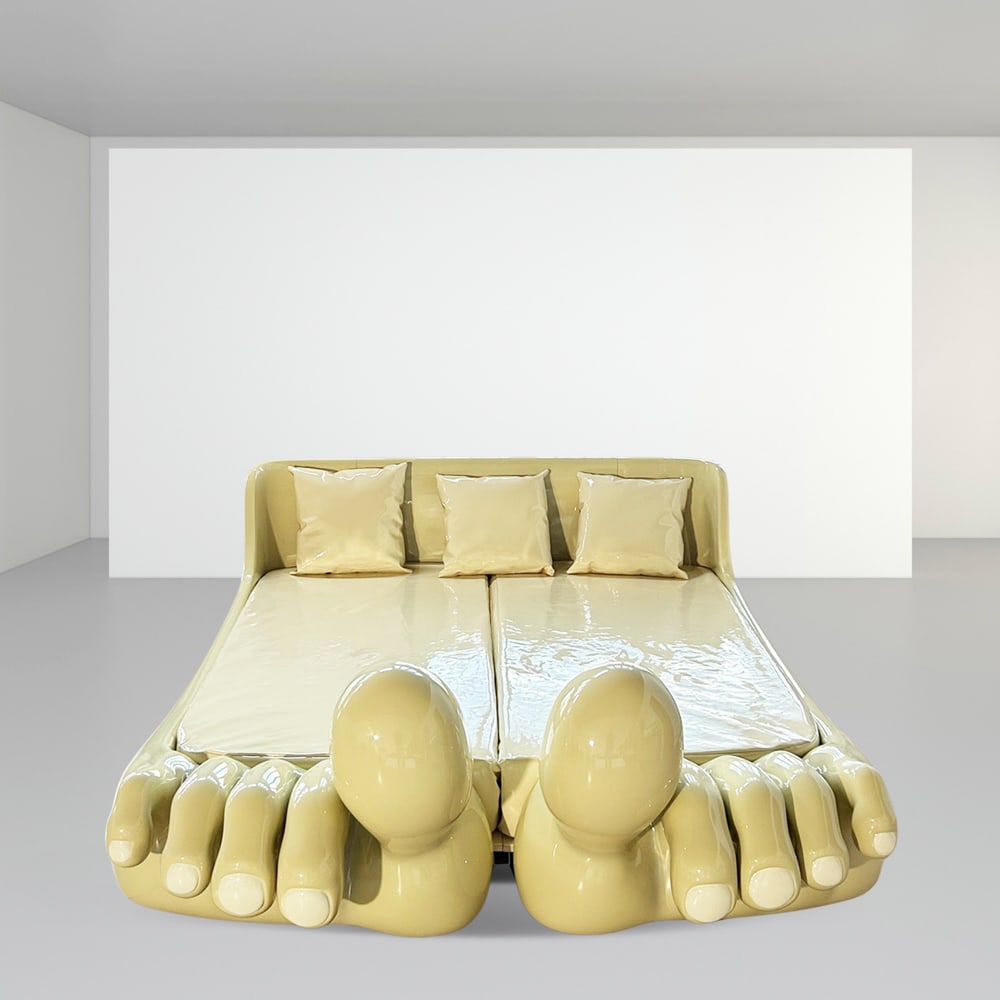 Frank Oelke Germany, 1970s 82x200x260 cm: sculptural bed mod. Pedus, wood coated in resin, complete with two custom-made mattresses.