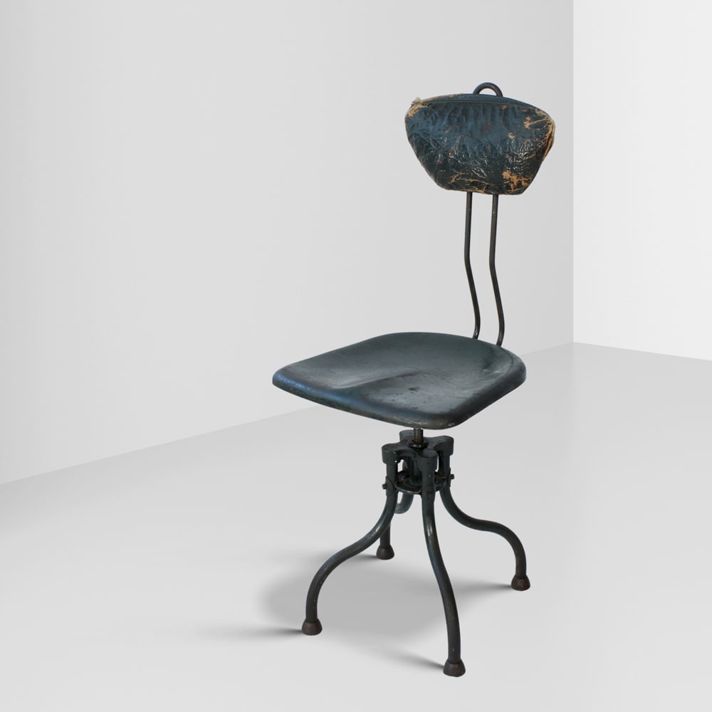 Henri Liber prod. Flambo France, 1929 100x38.5x46 cm: Chair mod. M42, preserved in its original military green finish with period rubberized canvas padding in matching color, produced for French military commands in the 1930s, bearing the manufacturer?s 