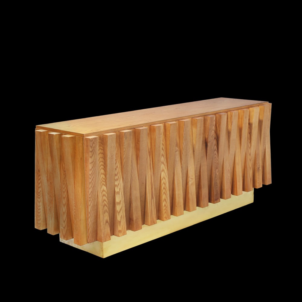 Italian manufacture 1970s-1980s 85x211x56 cm: sideboard in ash wood and brass, front with two fixed and two sliding doors.